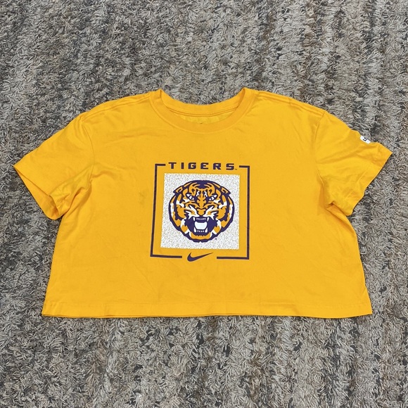 The Nike tee LSU women’s crewneck, short sleeve crop top T-shirt, size large - Picture 9 of 9